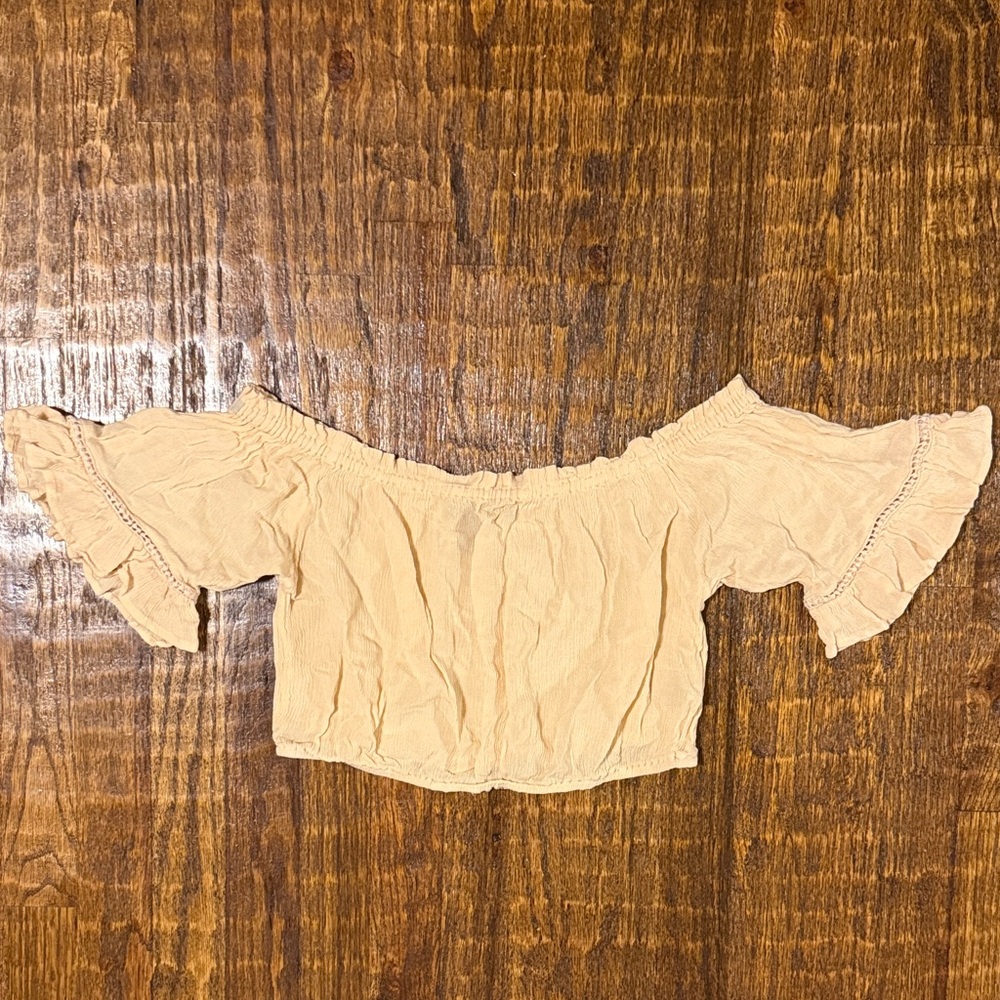 Vintage Boho Off-Shoulder Peasant Crop Top – Romantic Ruffle Sleeve Peachy Crème